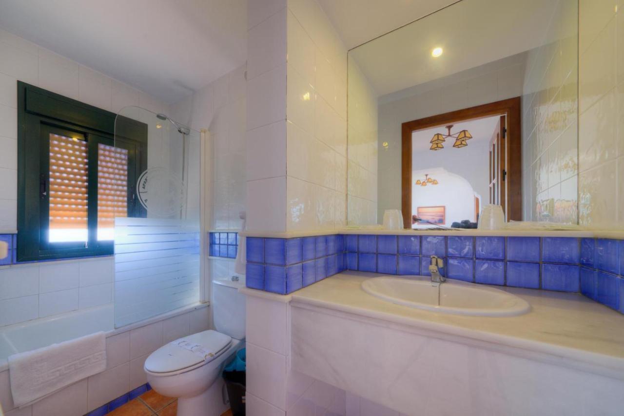Apartamentos El Roqueo Conil De La Frontera Exteriör bild